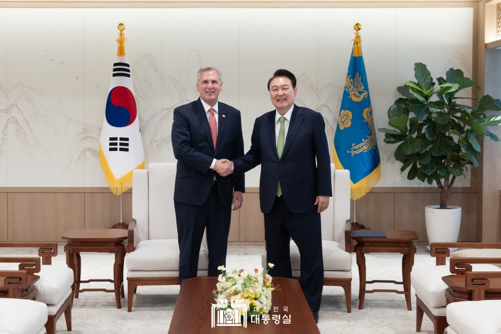 윤석열 대통령, 매카시 전 미국 하원의장 접견